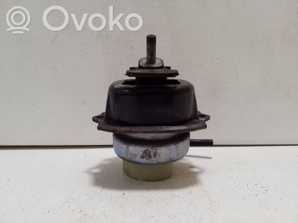 Engine mount bracket   6853103