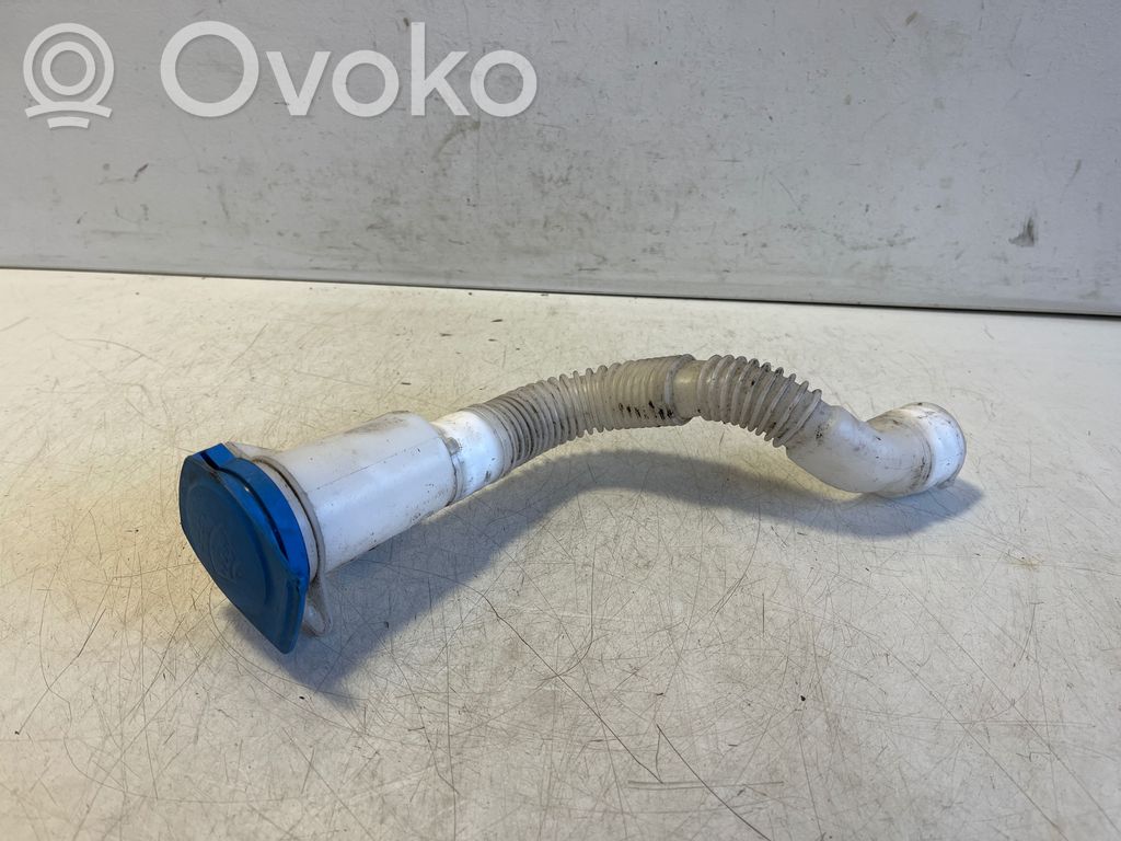 Audi Q3 F3 Tubo riempimento della vaschetta del liquido lavavetri 