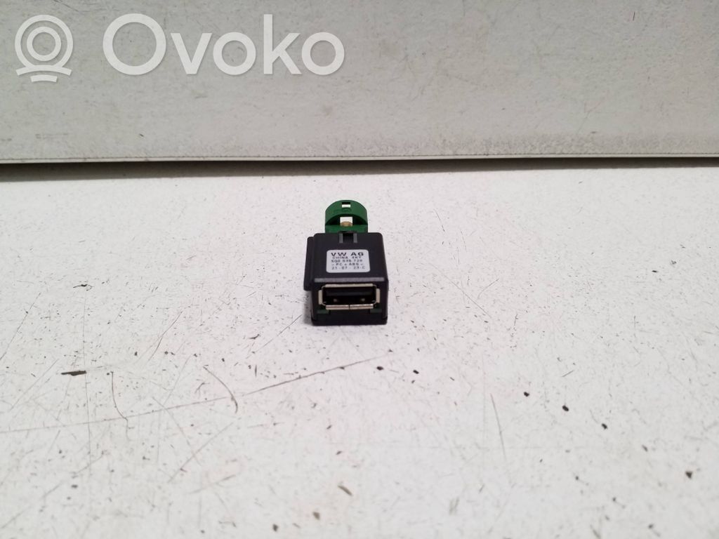 Enchufe conector USB   5Q0035726