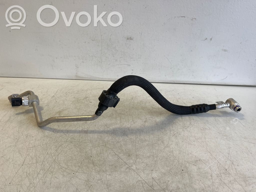 Porsche Taycan 9J1 Ilmastointilaitteen putki (A/C) 