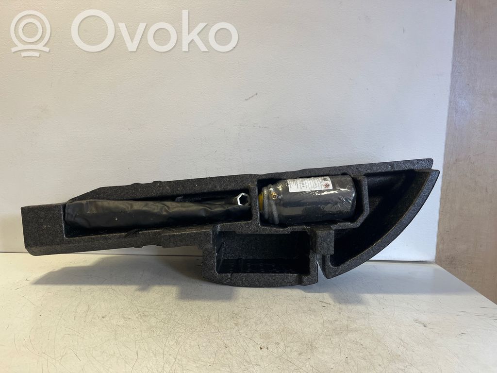 Audi Q7 4M Zestaw narzędzi 
