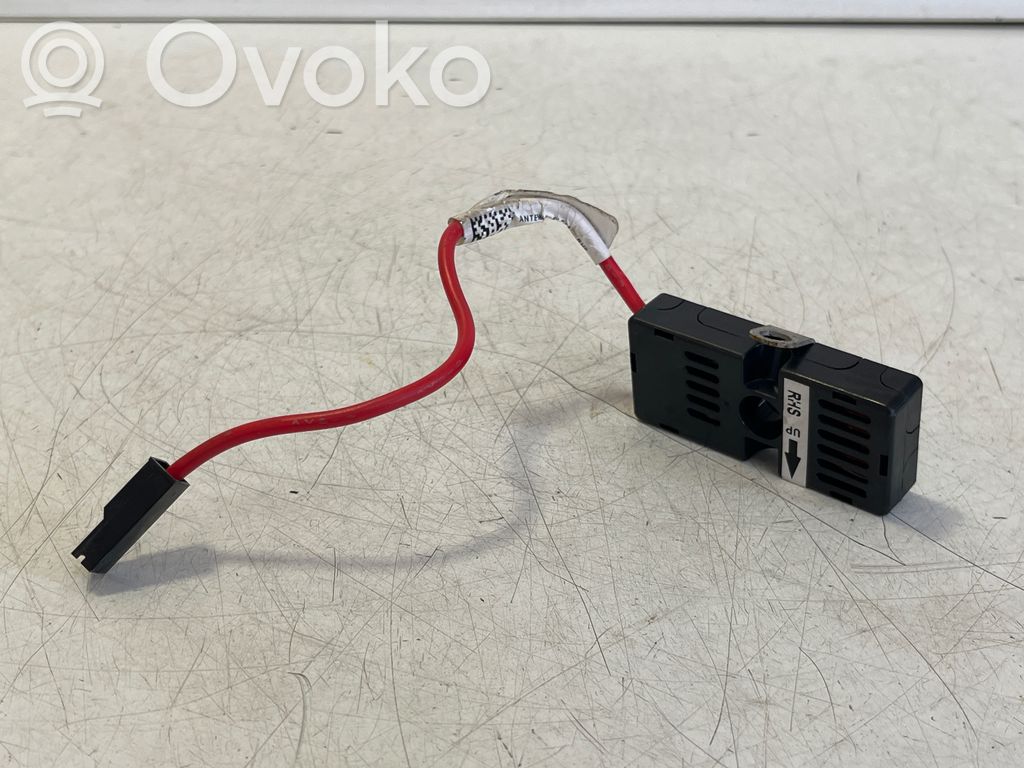 Tesla Model S Pystyantennin suodatin 