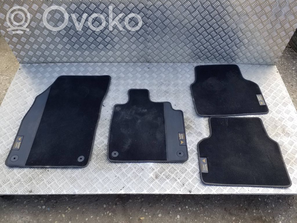 Kit tapis de sol auto   10E093990B