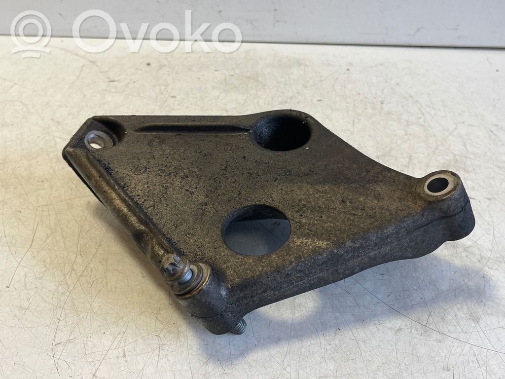 Engine mounting bracket   6784825