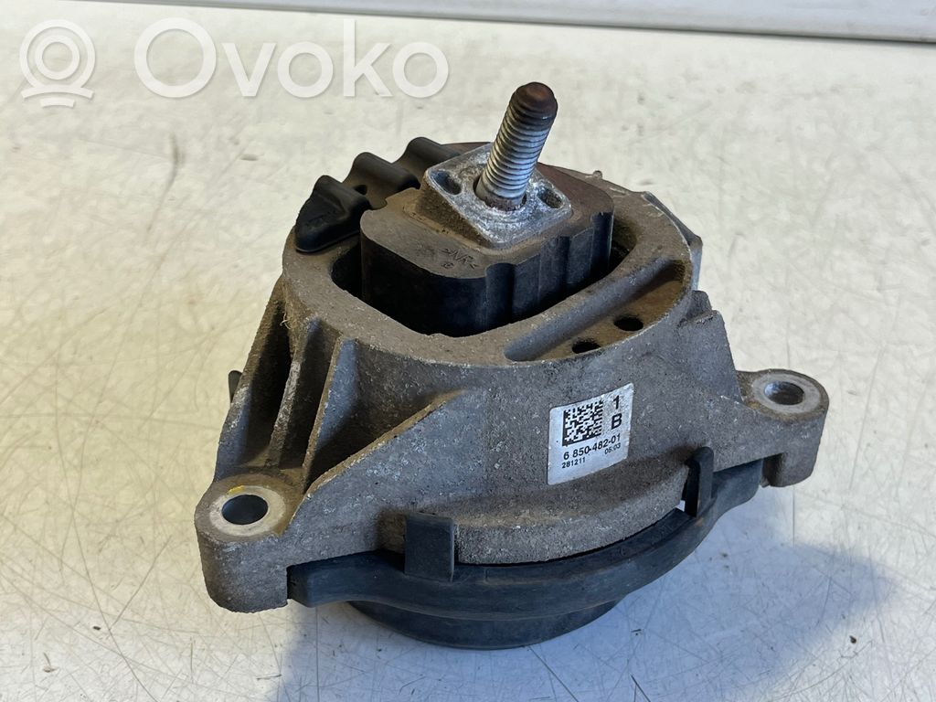 Engine mount bracket   6850482