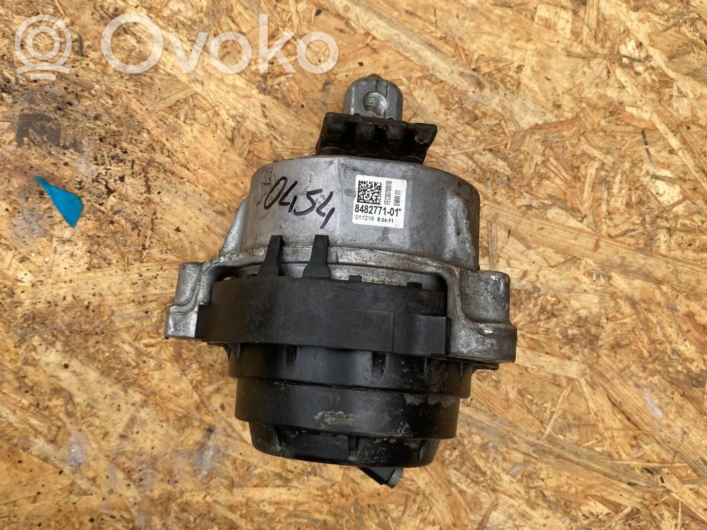 BMW 5 G30 G31 G38 Engine mount bracket 