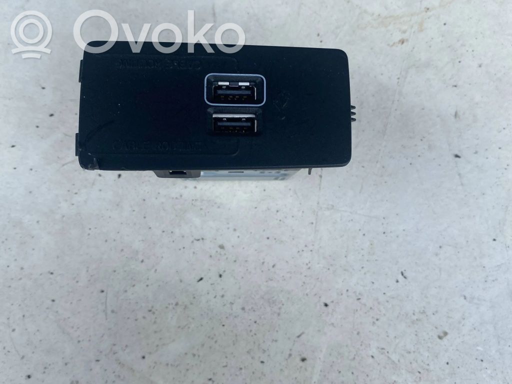 Volvo XC90 USB socket connector 