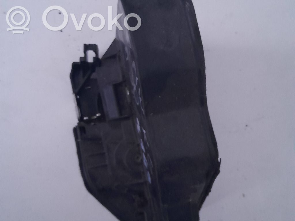 Zamek drzwi tylnych   703617
