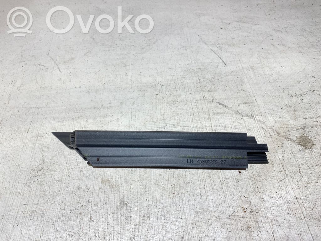 Gumowa uszczelka szyby drzwi tylnych   7380533
