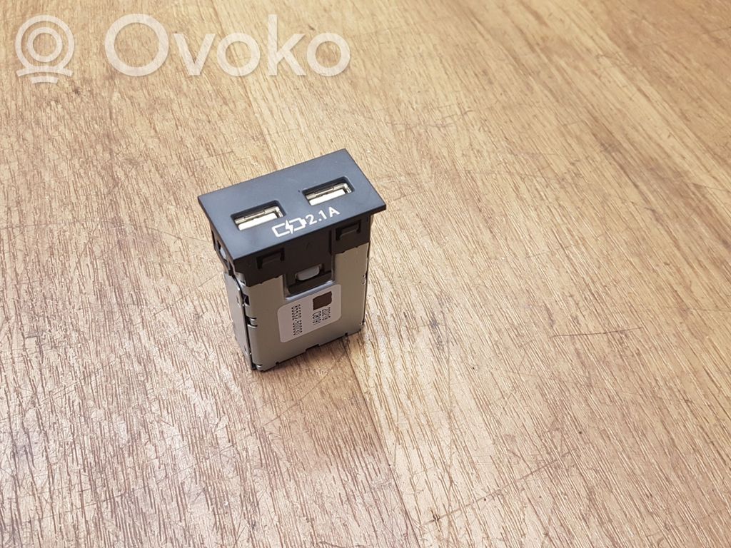 Lexus RX 450H USB socket connector 