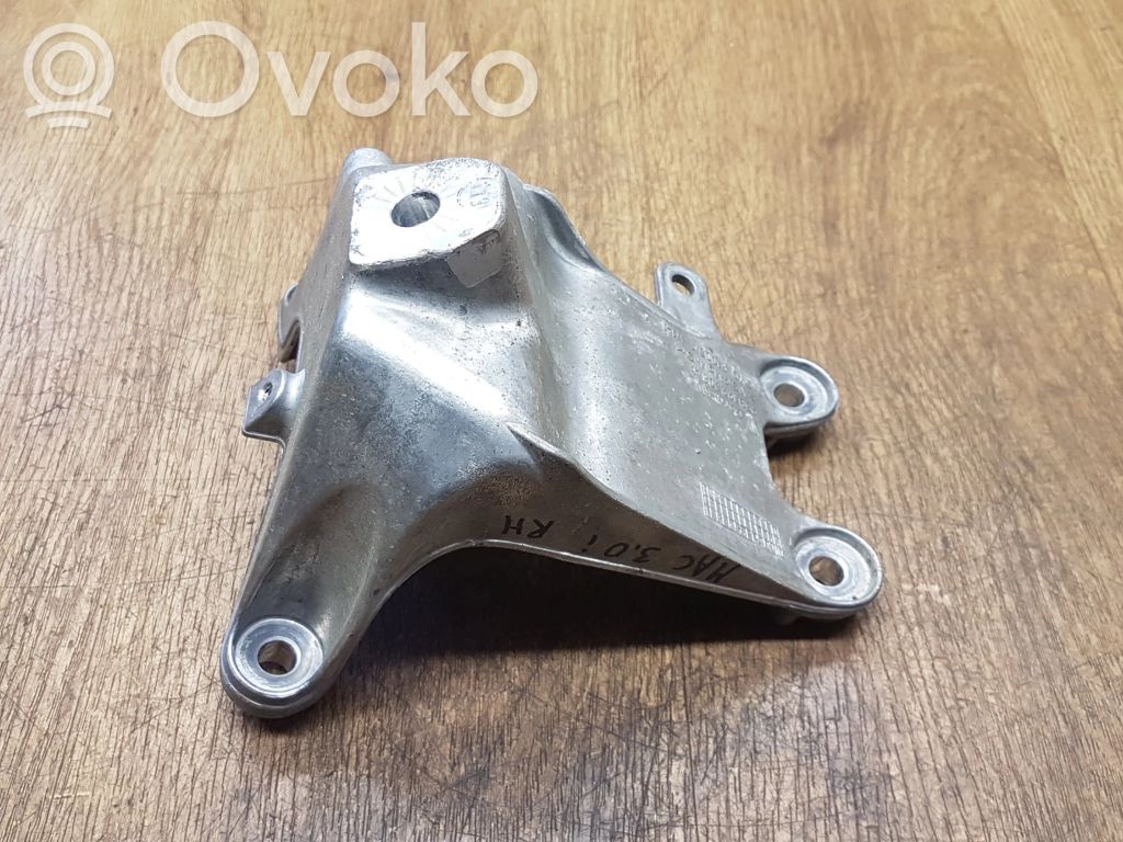 Porsche Macan (95B) Engine mounting bracket 