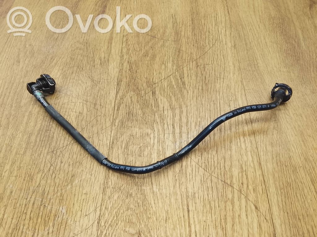 Porsche Macan (95B) Engine coolant pipe/hose 