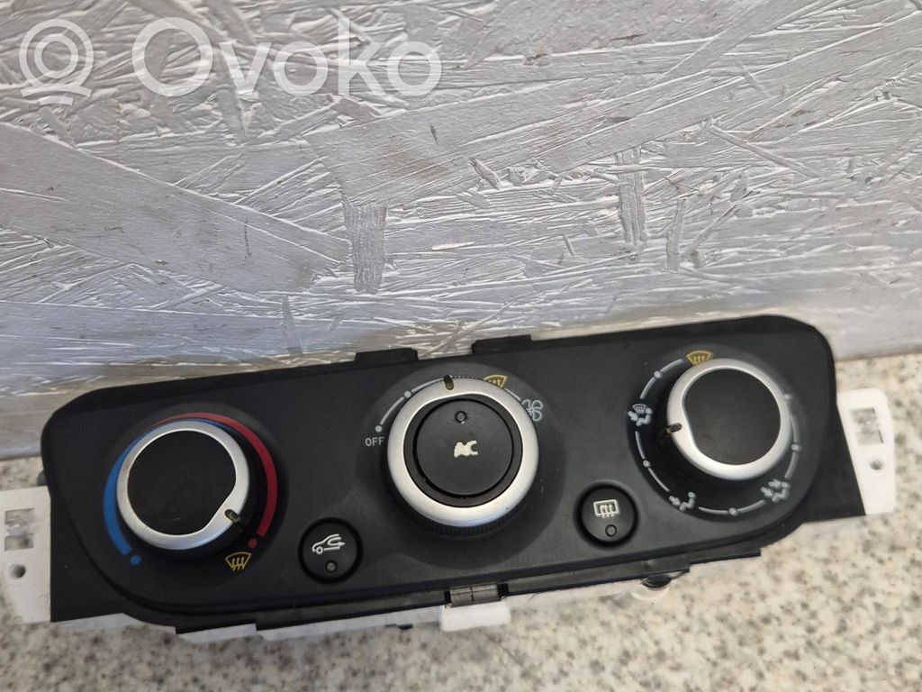 Renault Megane III Climate control unit 