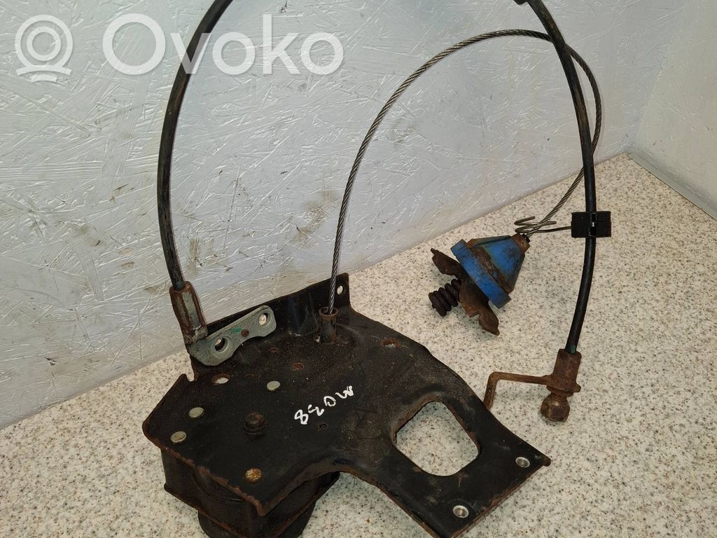 Spare wheel mounting bracket