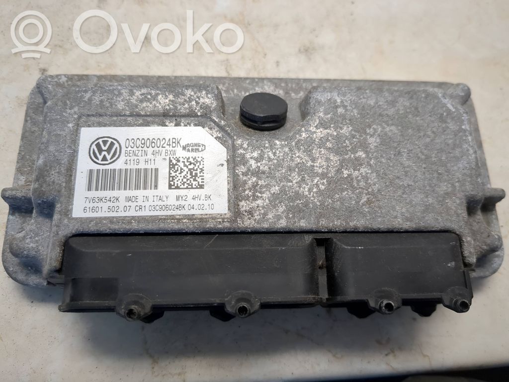 Volkswagen Golf VII Engine control unit/module 