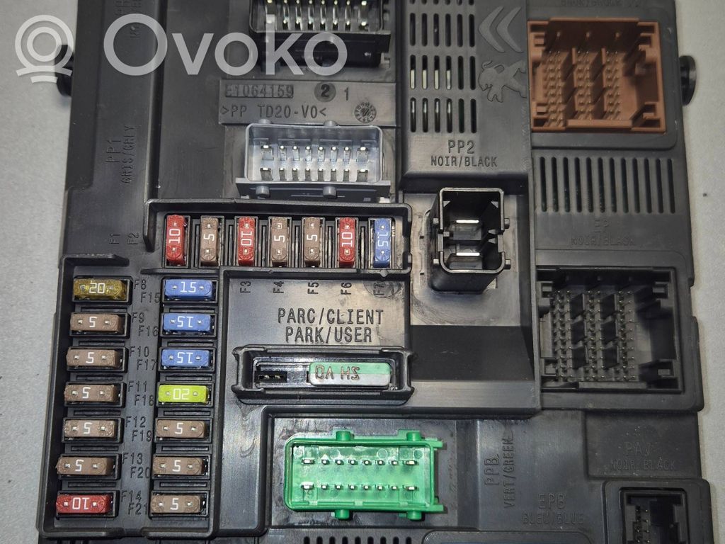 Peugeot 308 Fuse module 