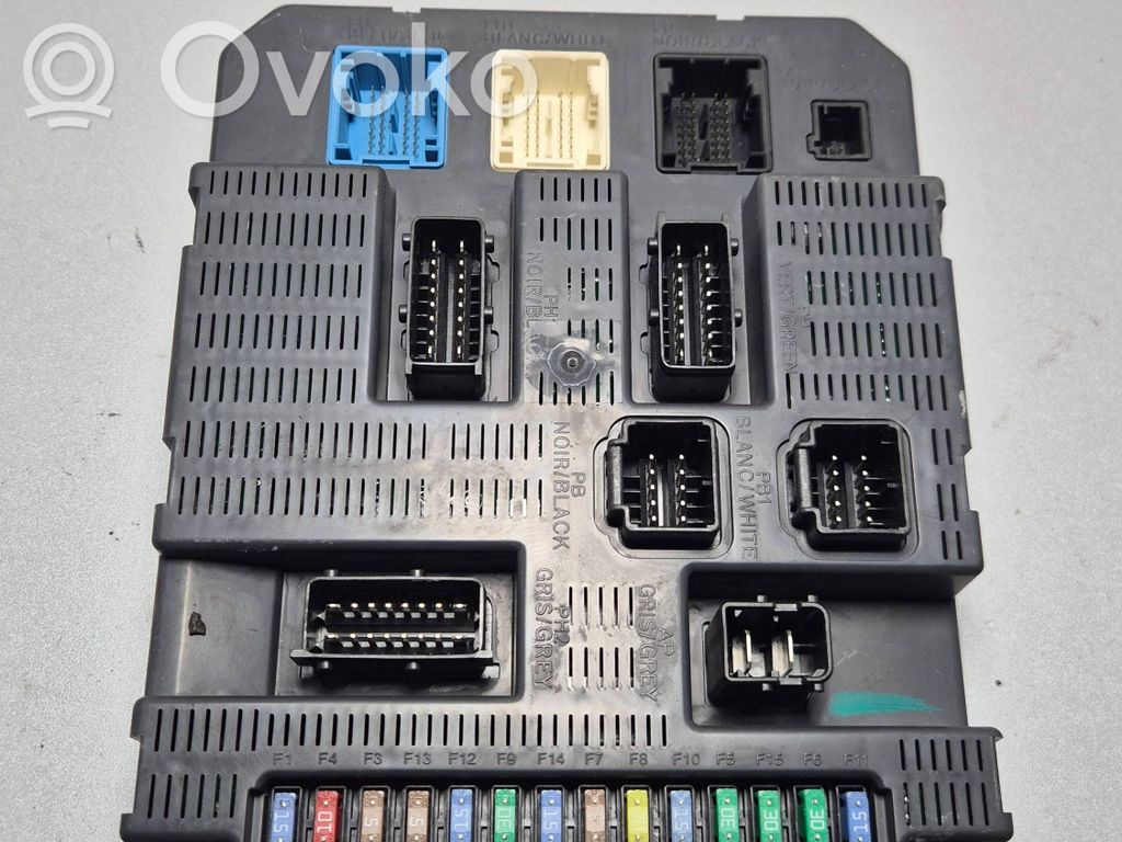 Peugeot 308 Fuse module 