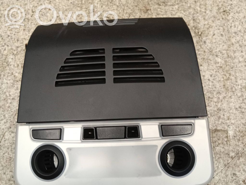 BMW 3 E90 E91 Priekinių vietų apšvietimo žibintas 