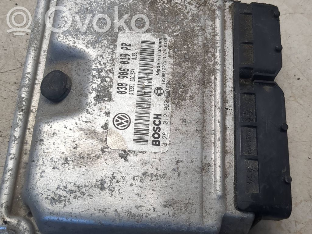 Volkswagen PASSAT B5.5 Engine control unit/module 