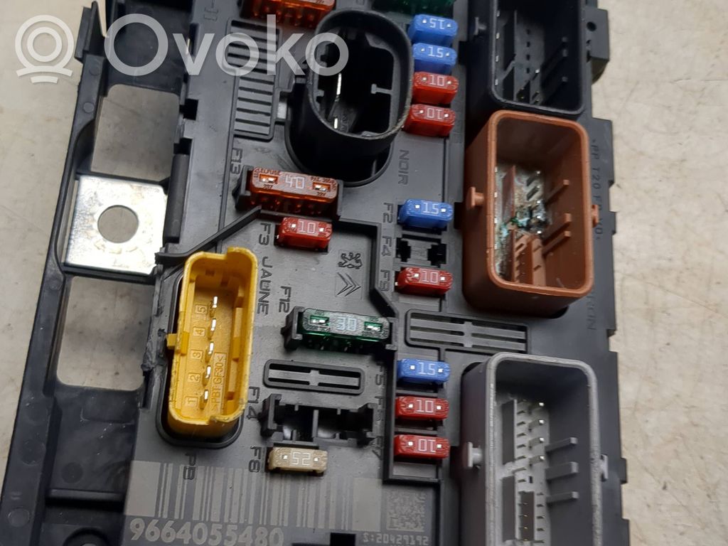 Peugeot 1007 Fuse module 