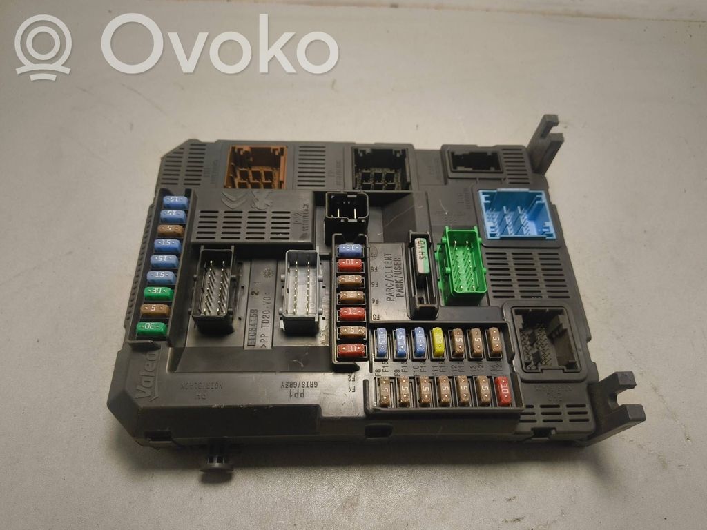Peugeot 208 I Fuse module 