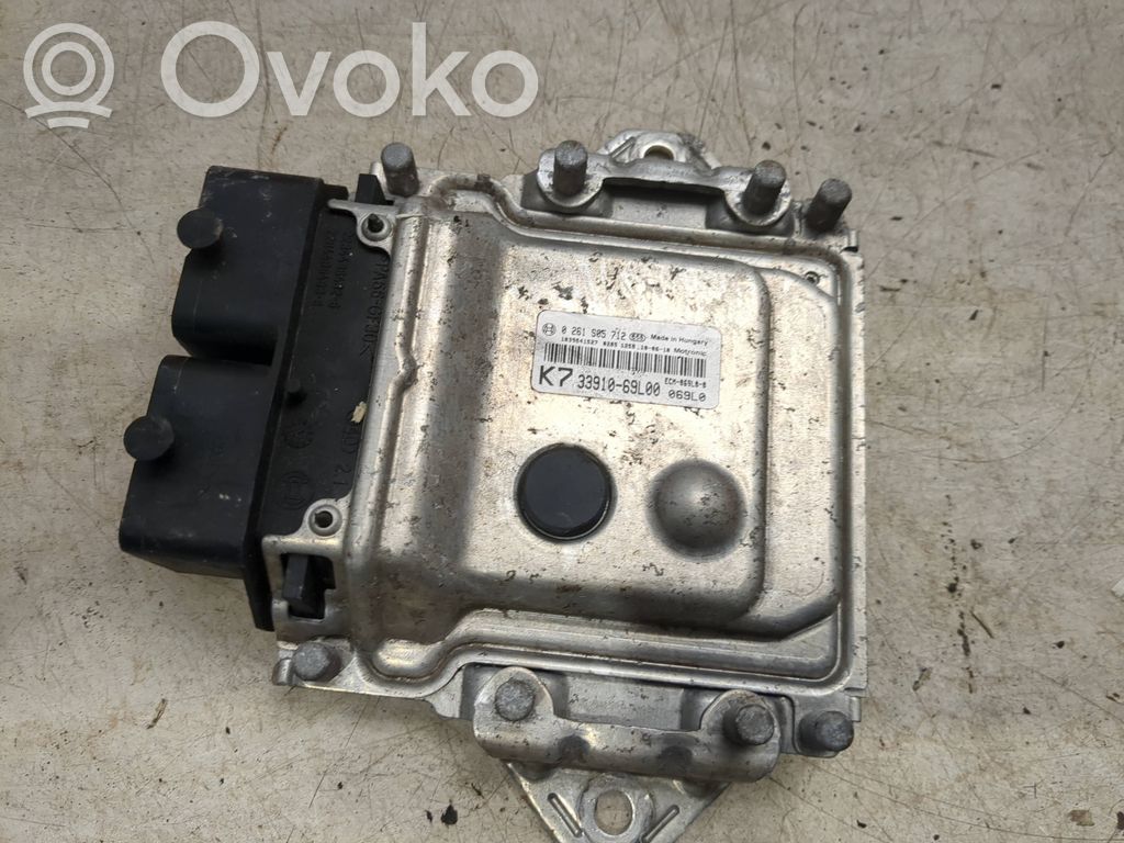 Suzuki Swift II Engine control unit/module 