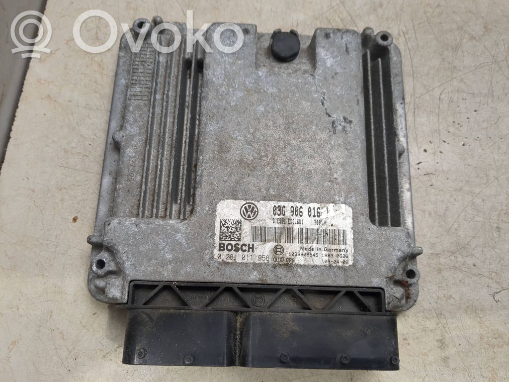 Volkswagen Touran I Engine control unit/module 