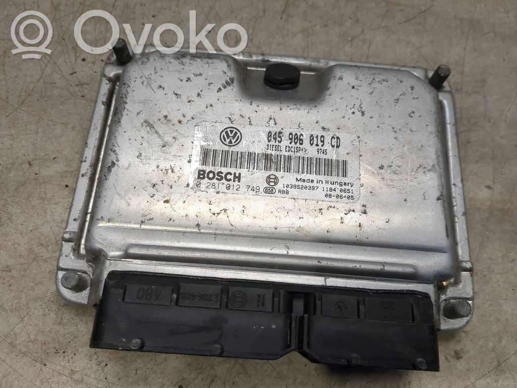 Volkswagen PASSAT B5.5 Engine control unit/module 
