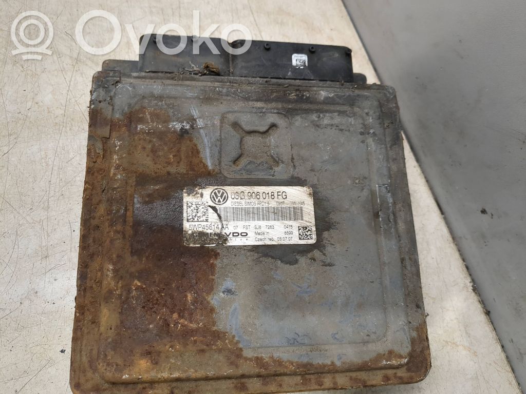 Volkswagen PASSAT B7 Engine control unit/module 