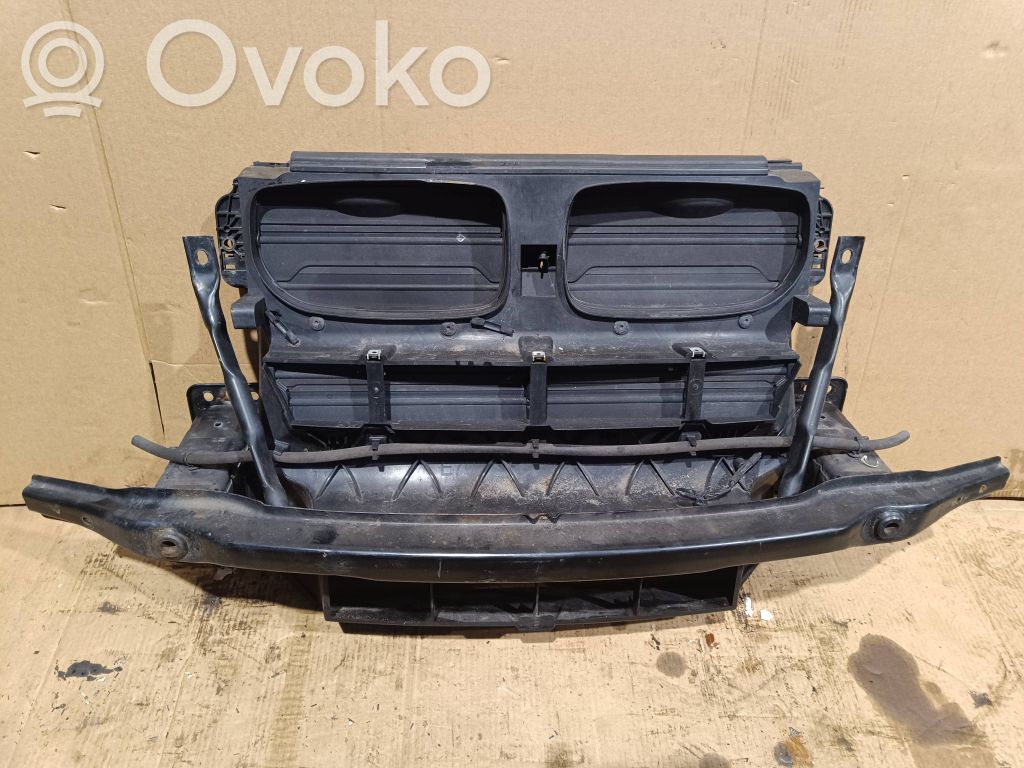BMW X5 E70 Панель радиаторов 