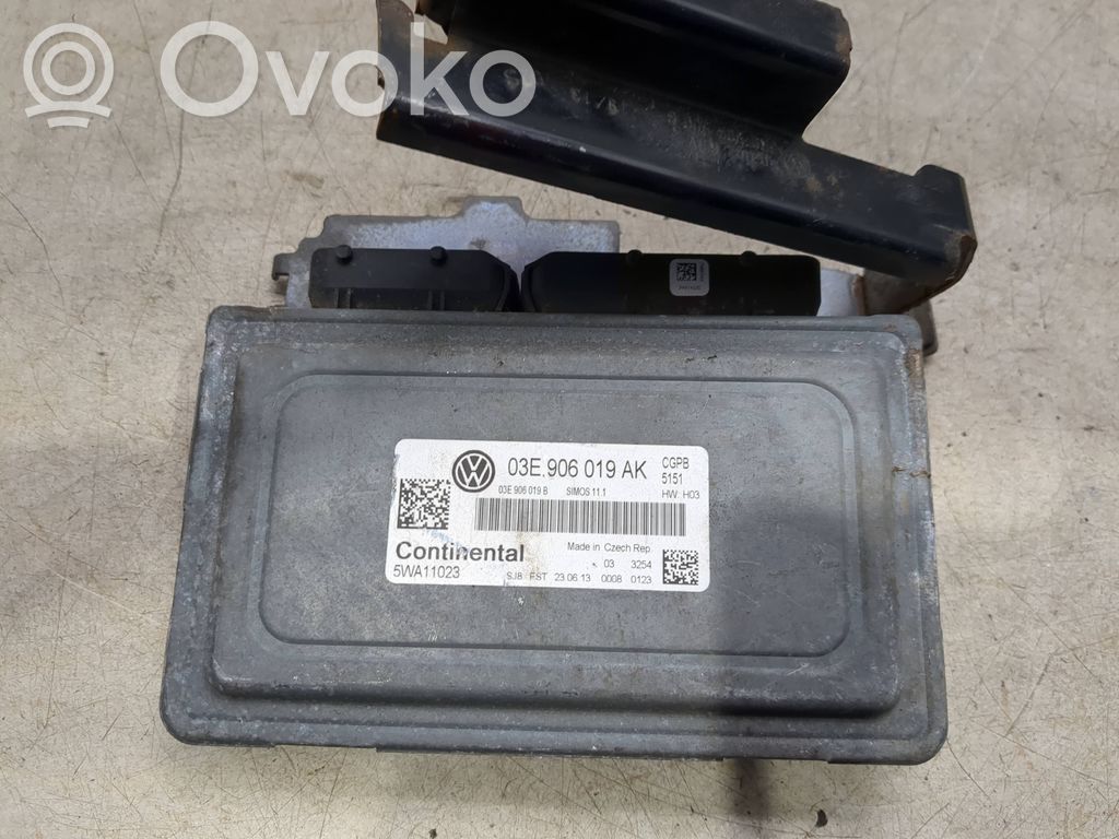 Volkswagen Polo V 6R Engine control unit/module 