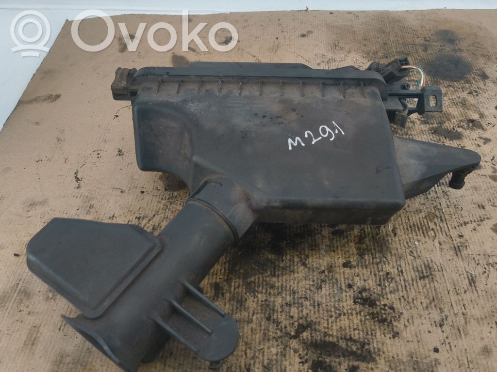Nissan Note (E12) Air filter box 