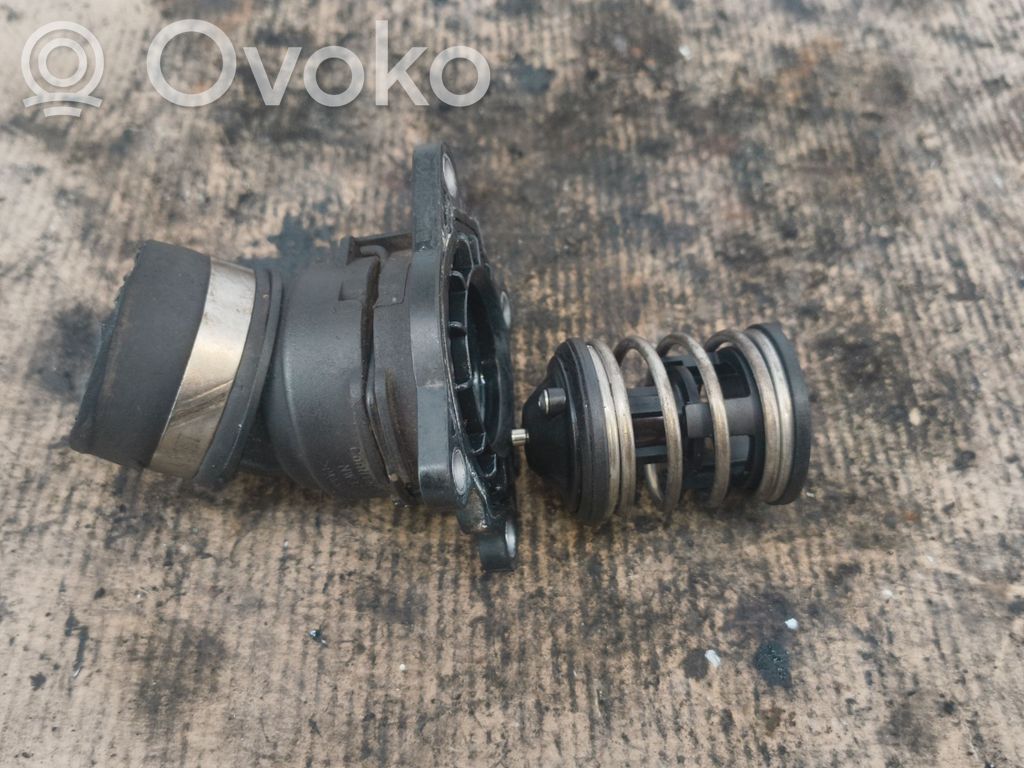 BMW 1 E81 E87 Termostaatin kotelo 