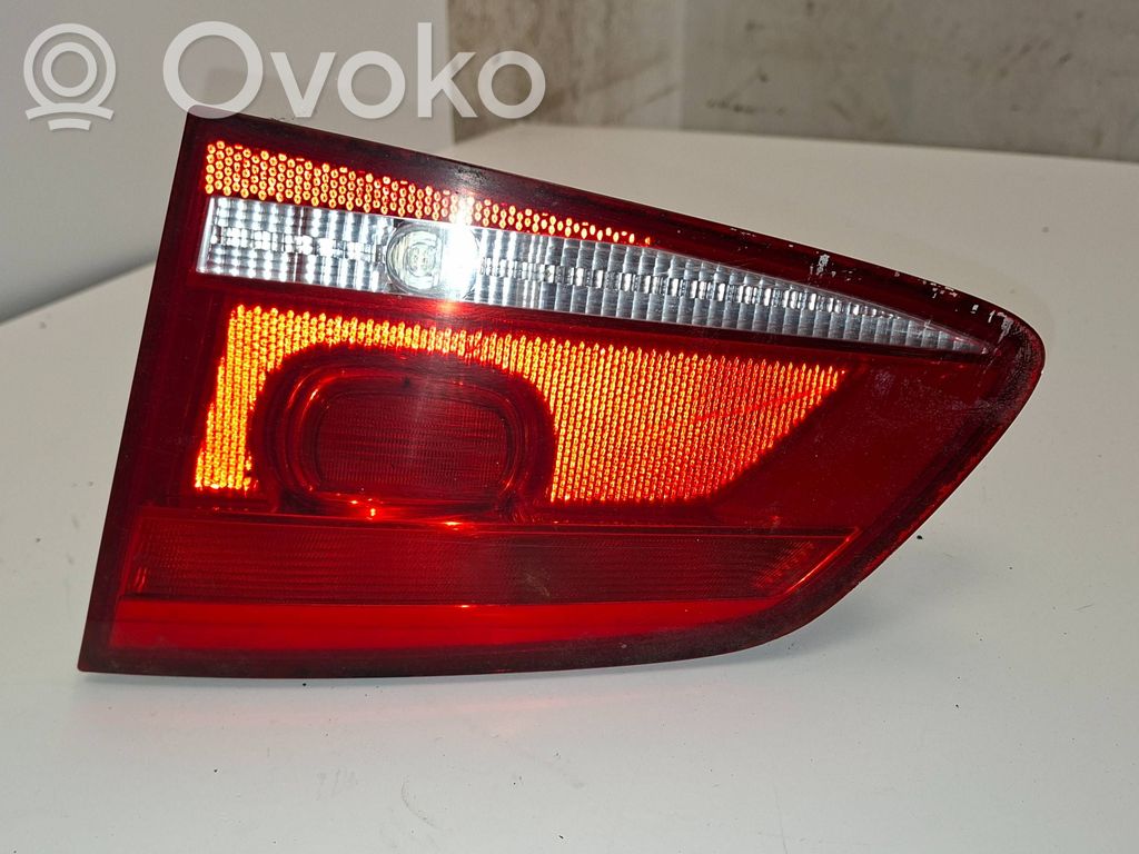 Volkswagen PASSAT B7 Lampy tylnej klapy bagażnika 