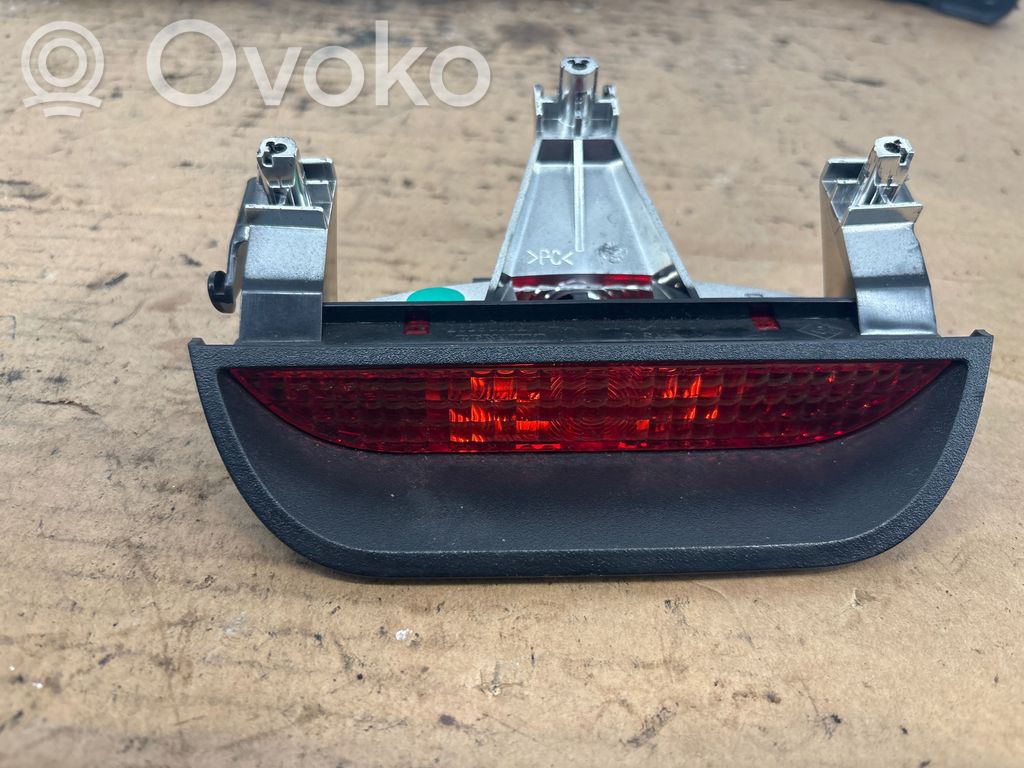 Dacia Duster Third/center stoplight 
