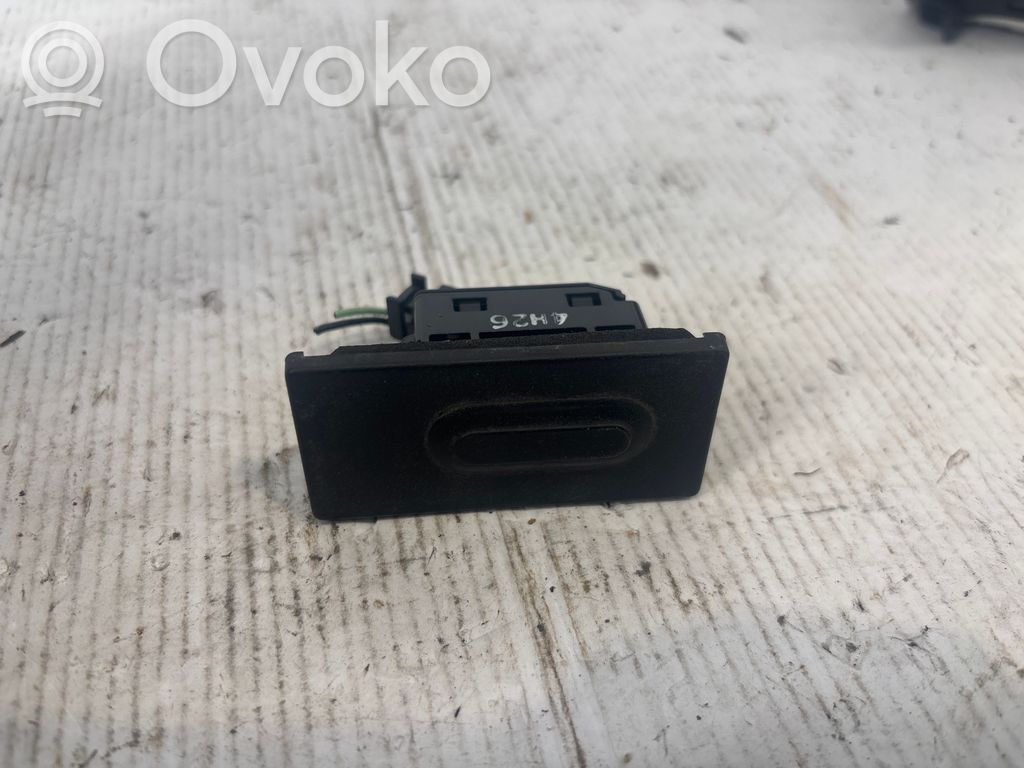 Mazda 3 III Tailgate/trunk/boot exterior handle 