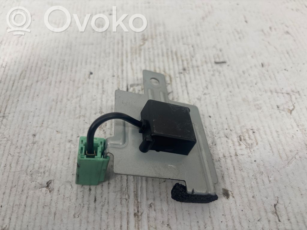 Mazda 3 III GPS-pystyantenni 