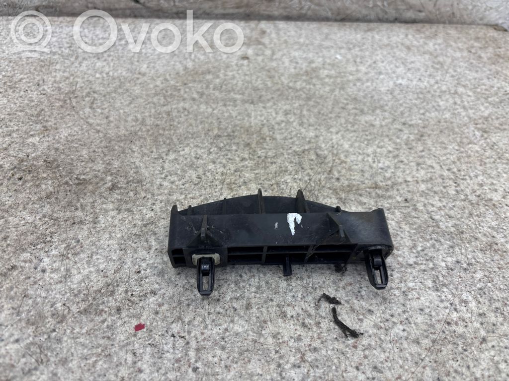 Toyota Avensis T270 Uchwyt / Mocowanie zderzaka tylnego 