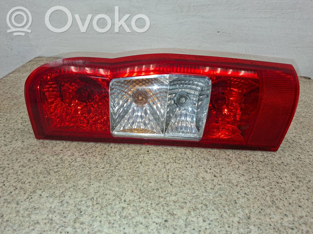 Ford Transit Aizmugurējais lukturis virsbūvē 