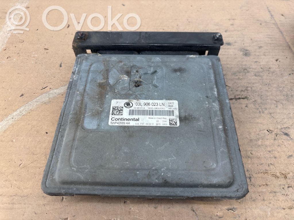 Skoda Roomster (5J) Engine control unit/module 