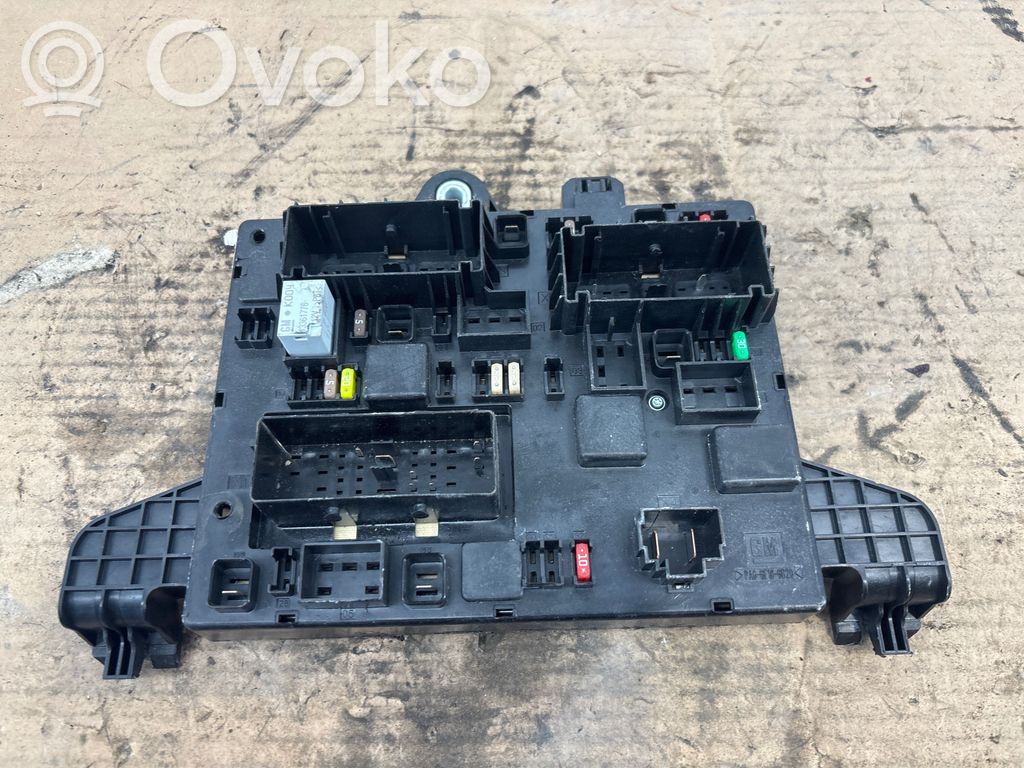 Opel Astra J Módulo de fusible 