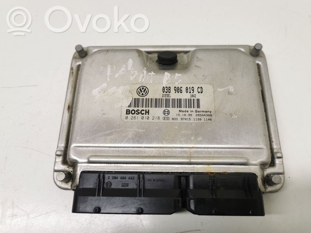Volkswagen PASSAT B5 Unitate/modul de control motor 