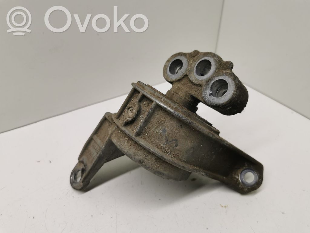 Engine mount bracket   9227958