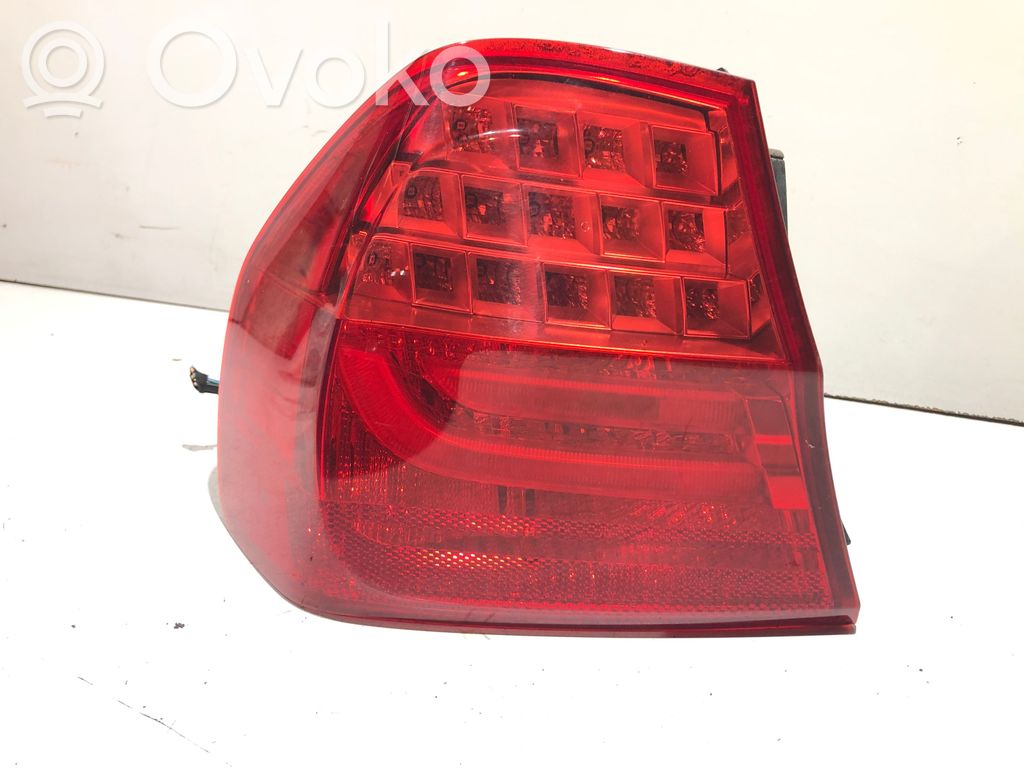 Rear/tail lights   7289431