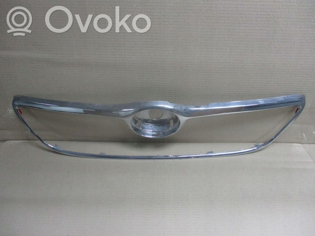 Toyota Corolla Verso E121 Front bumper upper radiator grill 