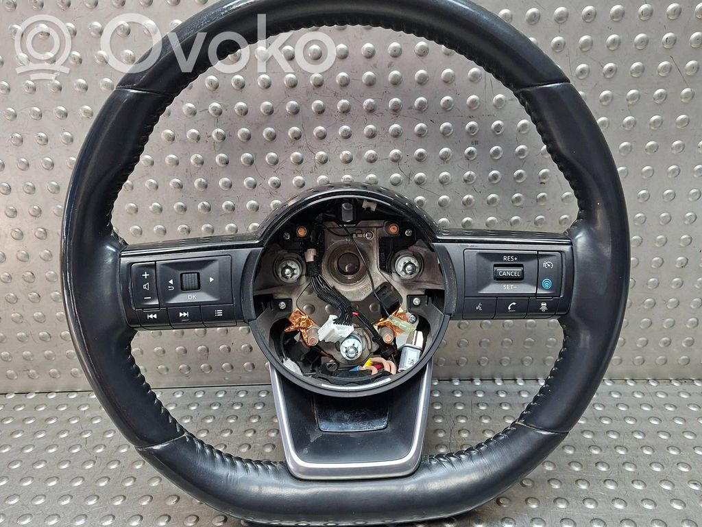 Nissan Qashqai J12 Volan 