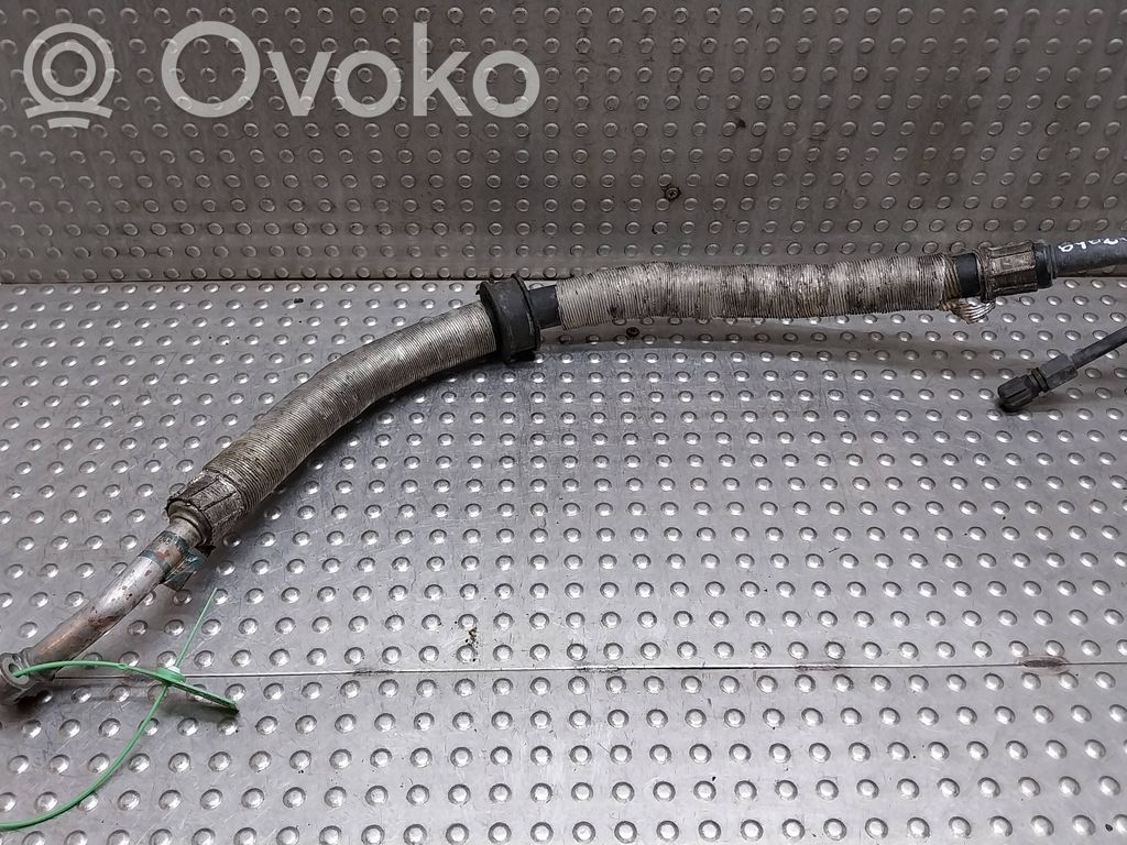 BMW 5 E39 Ilmastointilaitteen putki (A/C) 