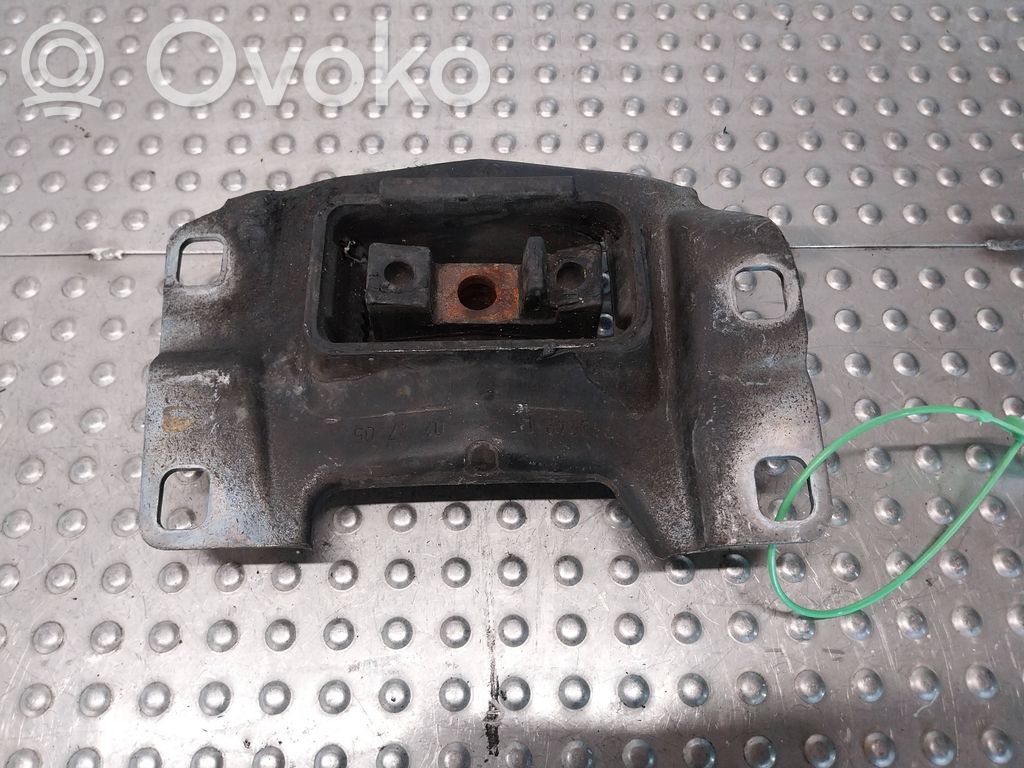 Ford Focus Gearbox mounting bracket 