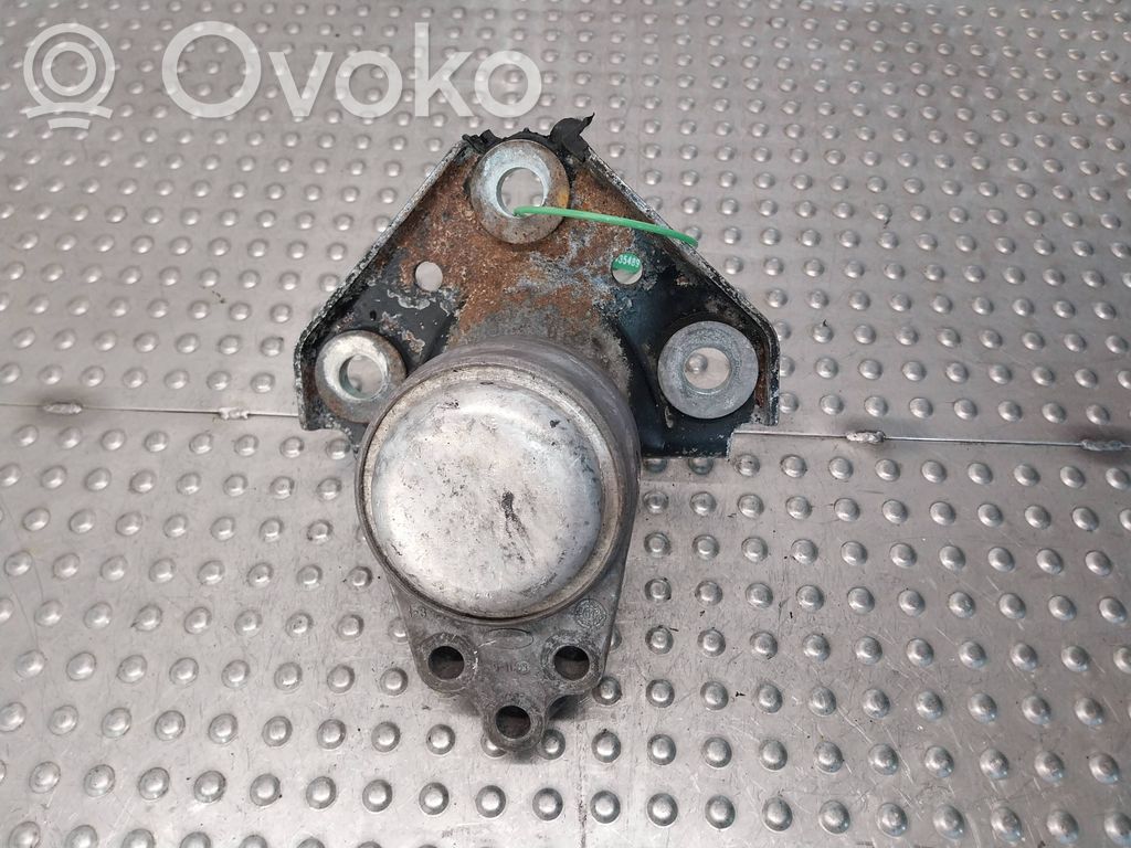 Ford Fusion Engine mounting bracket 