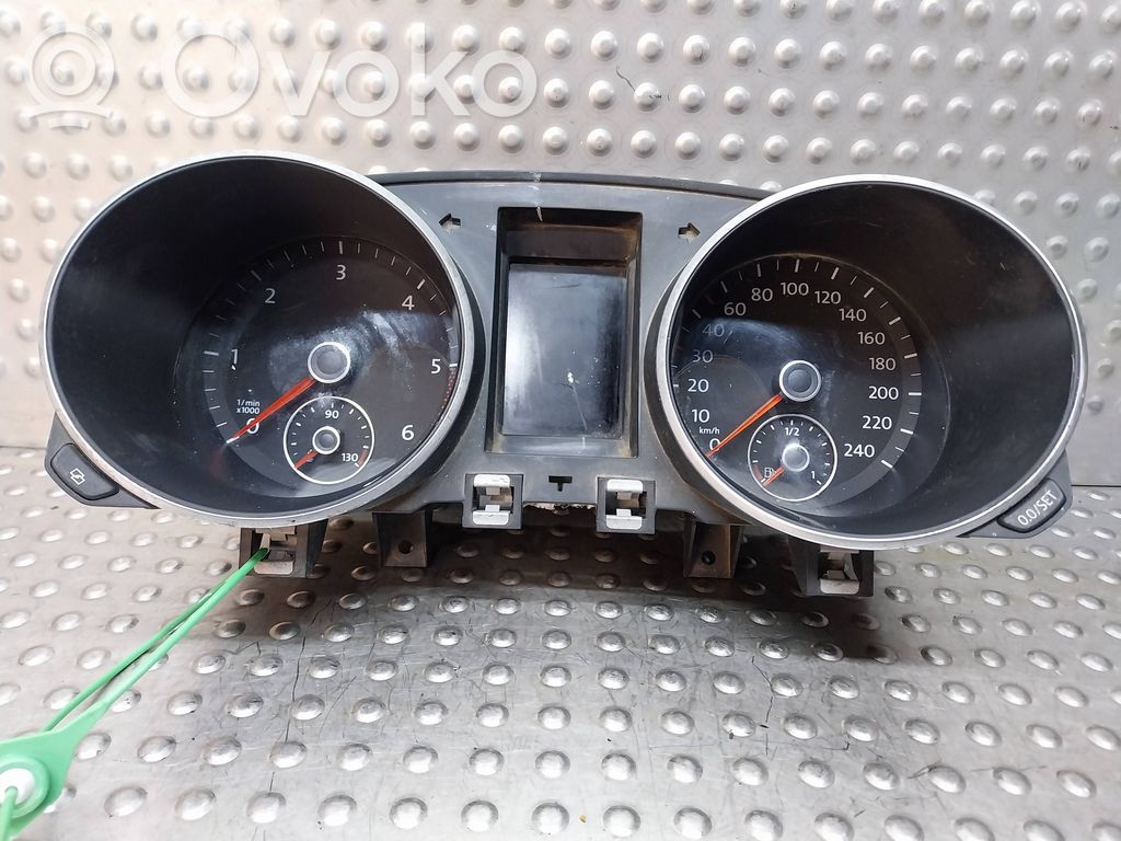 Audi A5 8T 8F Nopeusmittari (mittaristo) 